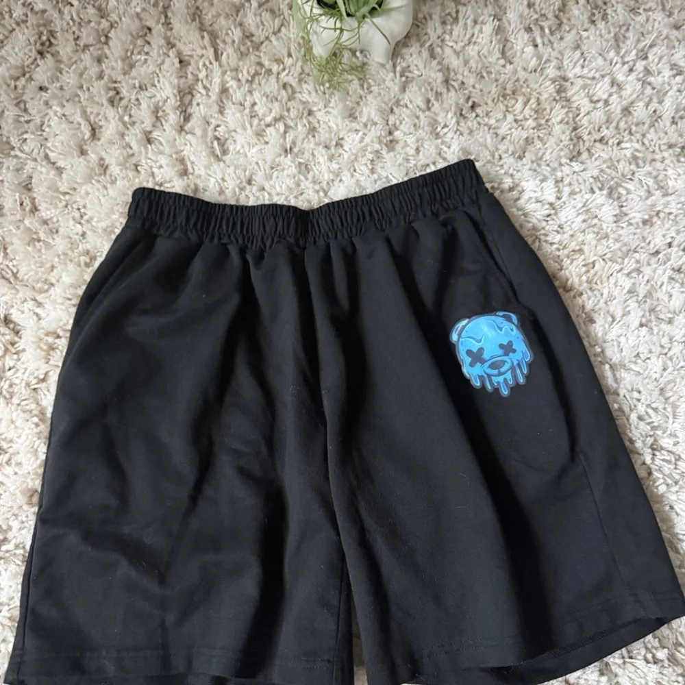 Upgrade your workout gear with these black athletic shorts featuring a striking - Picture 2 of 3